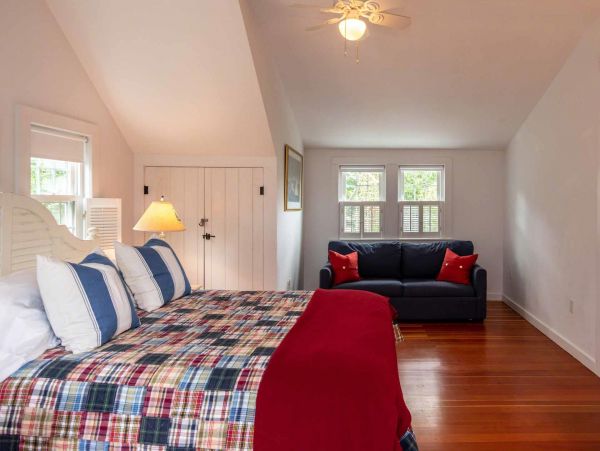 Cape Cod Home 994449