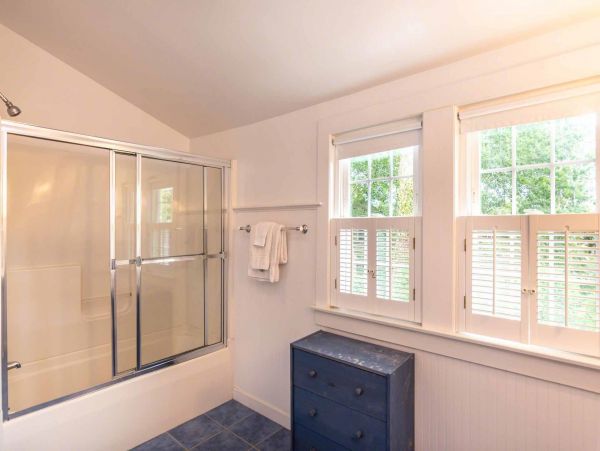 Cape Cod Home 994449