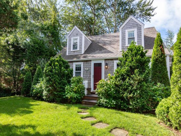 Cape Cod Home 994449