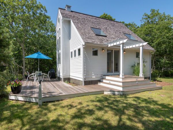Cape Cod Home 994450
