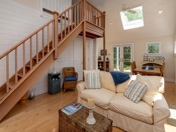 Cape Cod Home 994450