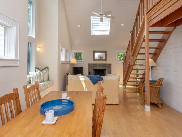 Cape Cod Home 994450