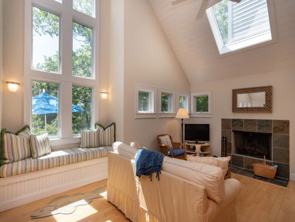 Cape Cod Home 994450