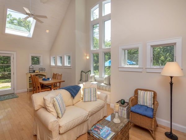 Cape Cod Home 994450