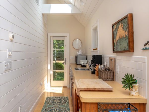 Cape Cod Home 994450