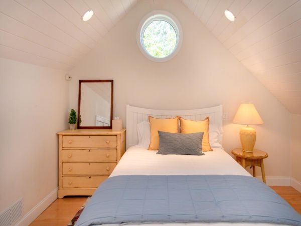 Cape Cod Home 994450
