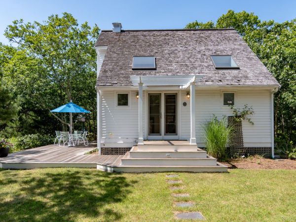 Cape Cod Home 994450