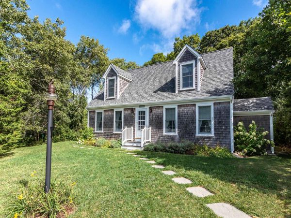 Cape Cod Home 994451