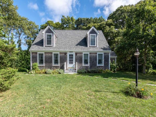 Cape Cod Home 994451