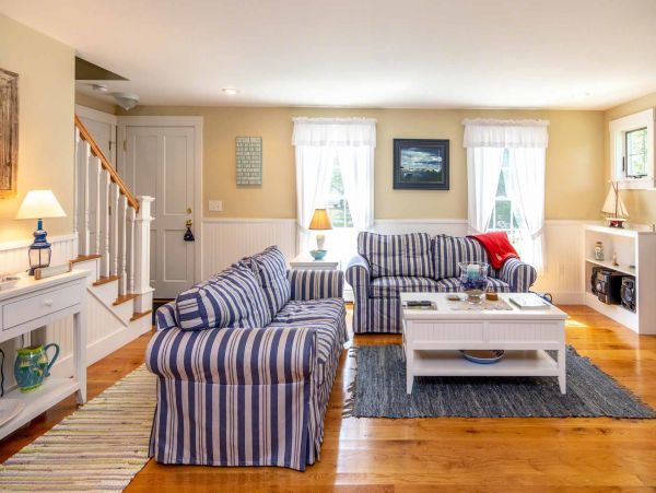 Cape Cod Home 994451