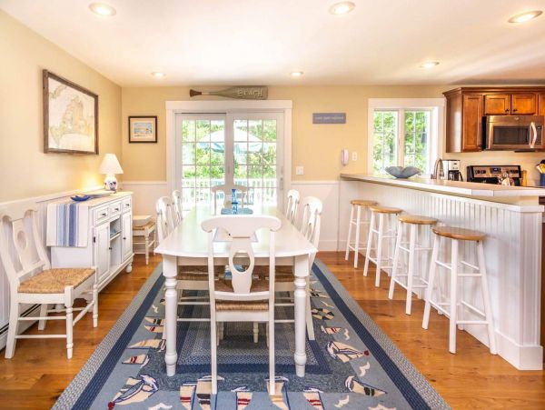 Cape Cod Home 994451