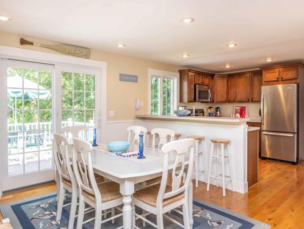Cape Cod Home 994451