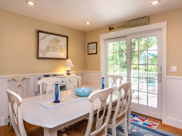 Cape Cod Home 994451