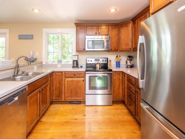 Cape Cod Home 994451