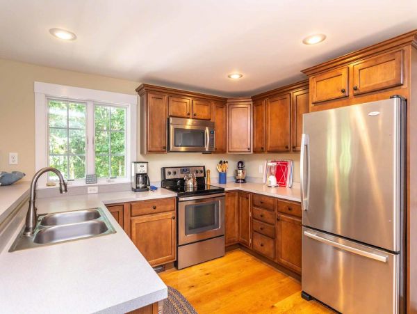 Cape Cod Home 994451