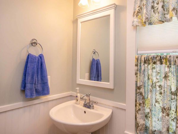 Cape Cod Home 994451