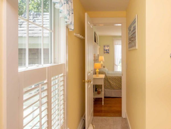 Cape Cod Home 994451
