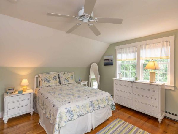 Cape Cod Home 994451