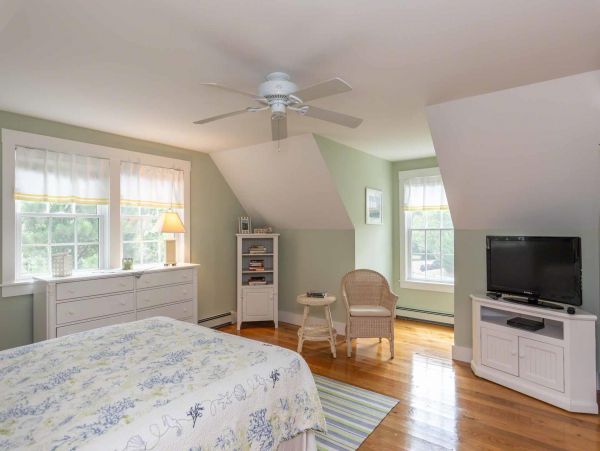 Cape Cod Home 994451