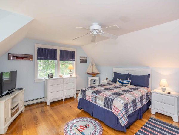 Cape Cod Home 994451