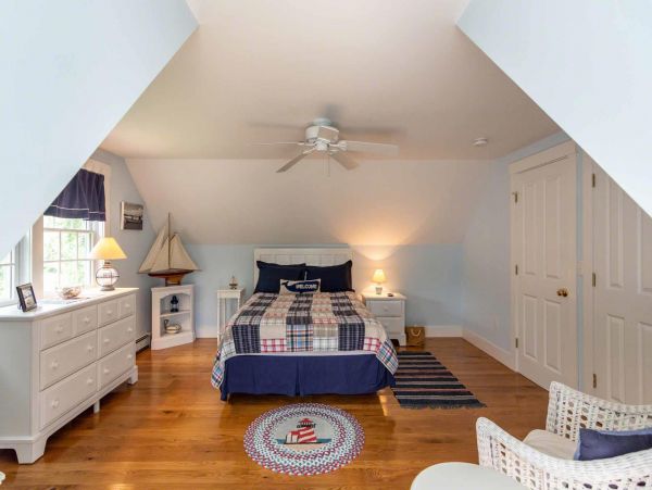 Cape Cod Home 994451