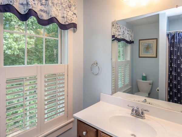 Cape Cod Home 994451
