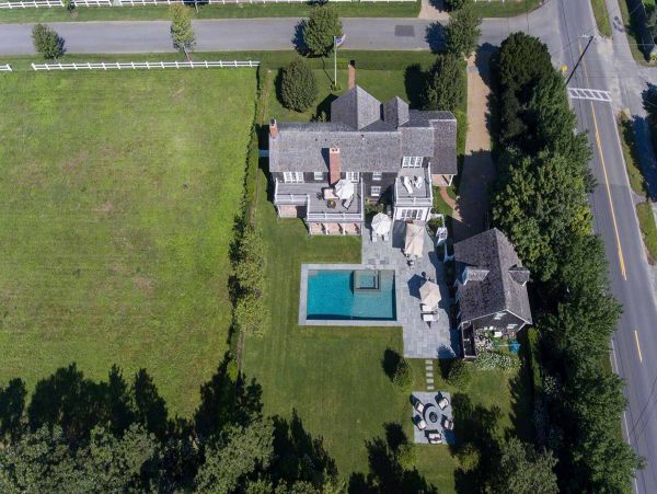 Cape Cod Home 994452