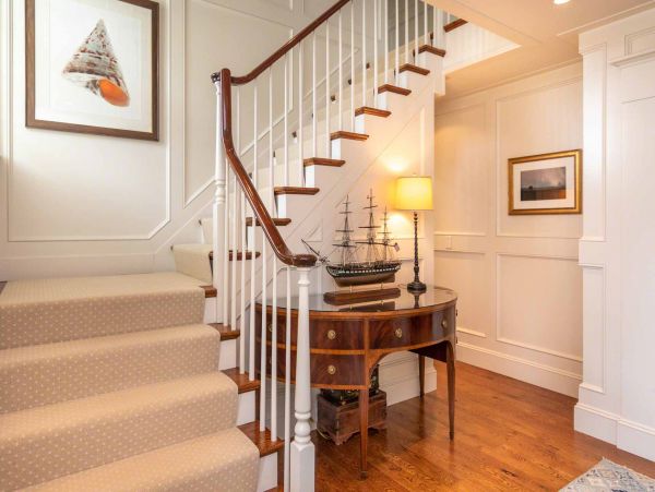 Cape Cod Home 994452