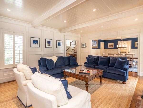 Cape Cod Home 994452