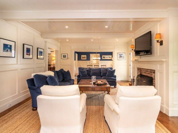 Cape Cod Home 994452