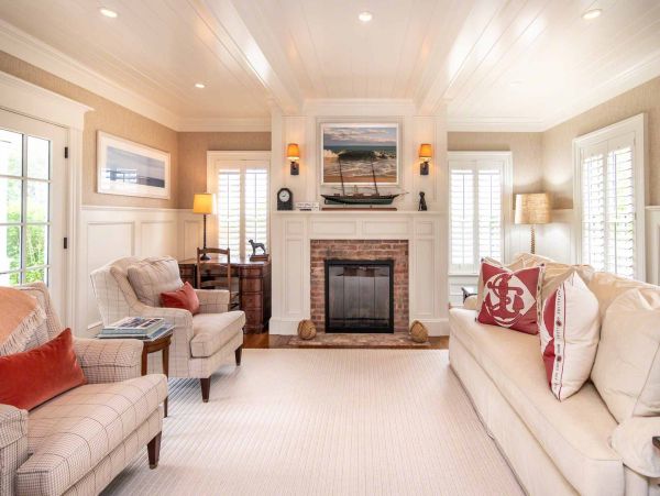 Cape Cod Home 994452