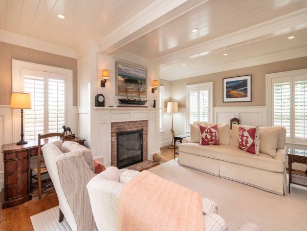 Cape Cod Home 994452