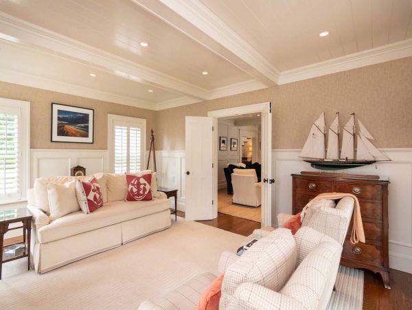 Cape Cod Home 994452