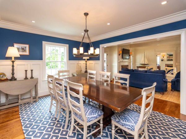 Cape Cod Home 994452
