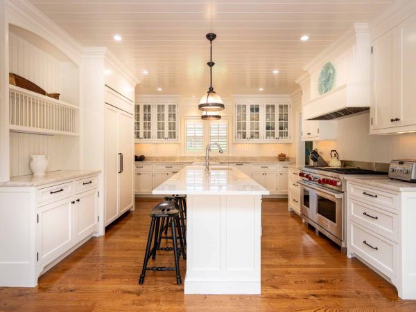 Cape Cod Home 994452