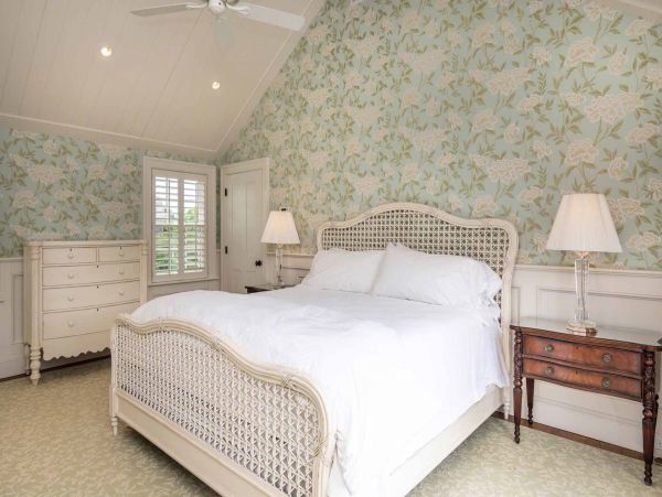 Cape Cod Home 994452