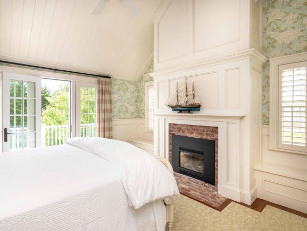 Cape Cod Home 994452