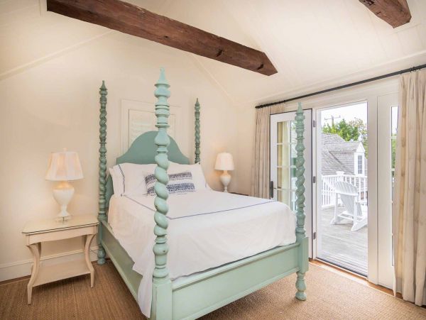 Cape Cod Home 994452