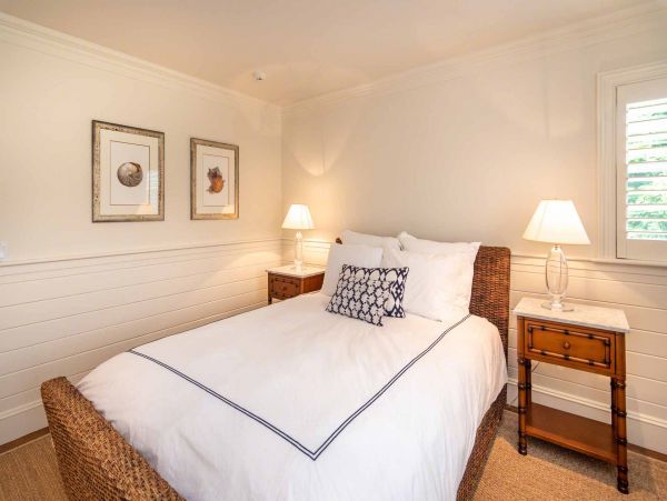 Cape Cod Home 994452