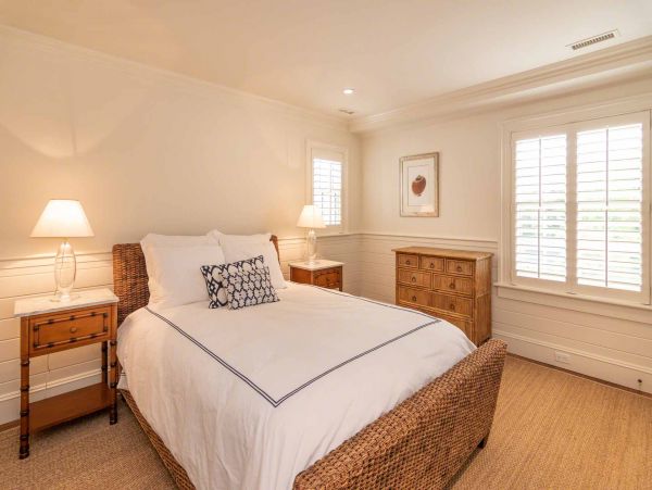 Cape Cod Home 994452