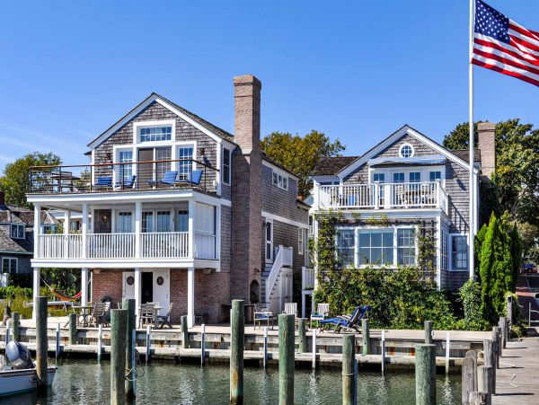 Cape Cod Home 994453