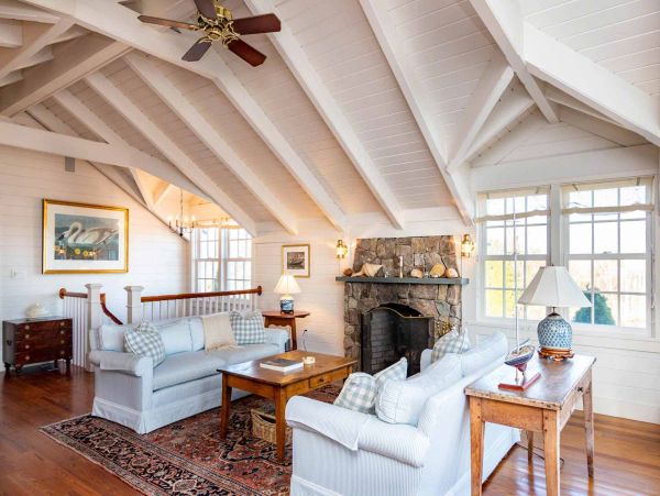 Cape Cod Home 994453