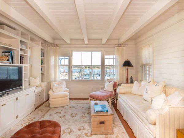 Cape Cod Home 994453
