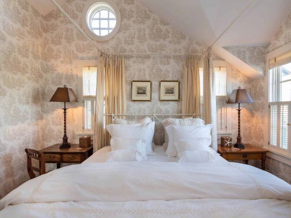 Cape Cod Home 994453