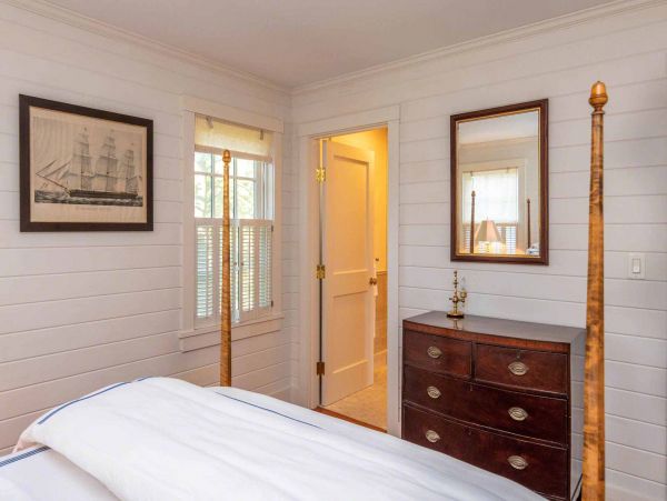 Cape Cod Home 994453