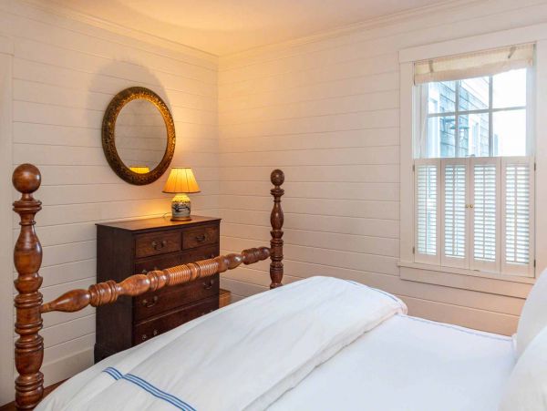 Cape Cod Home 994453