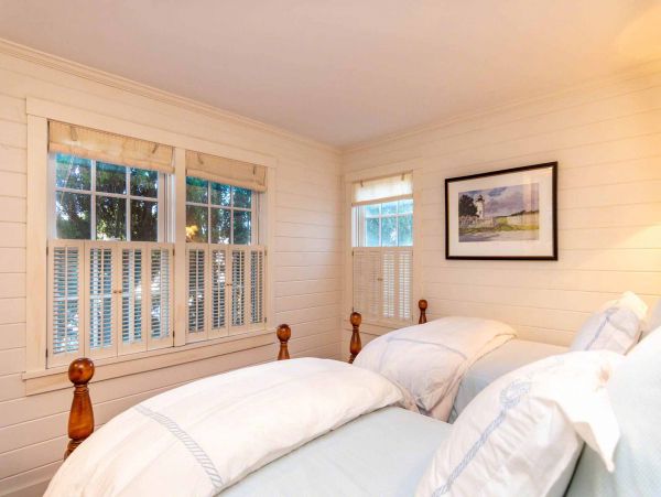 Cape Cod Home 994453