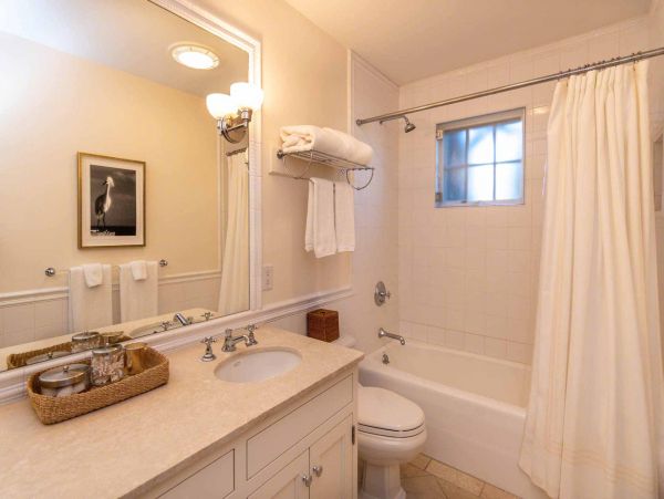 Cape Cod Home 994453