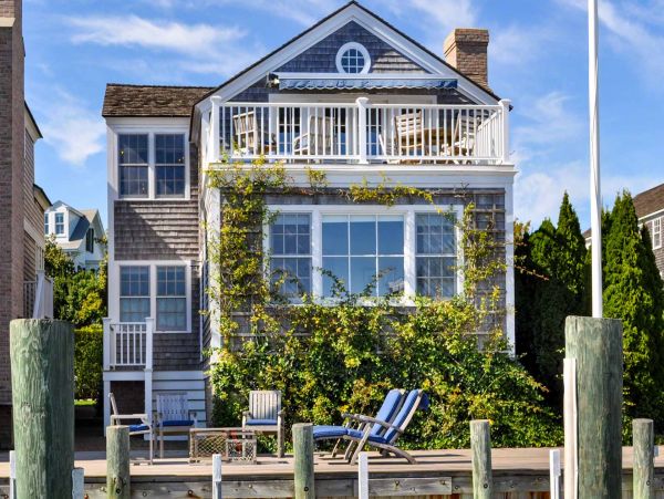 Cape Cod Home 994453
