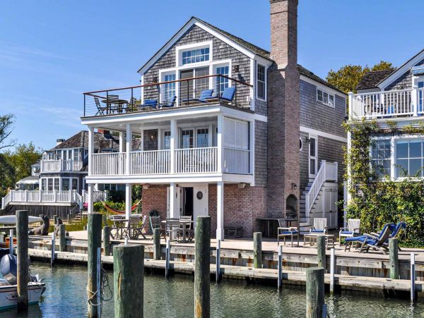 Cape Cod Home 994454